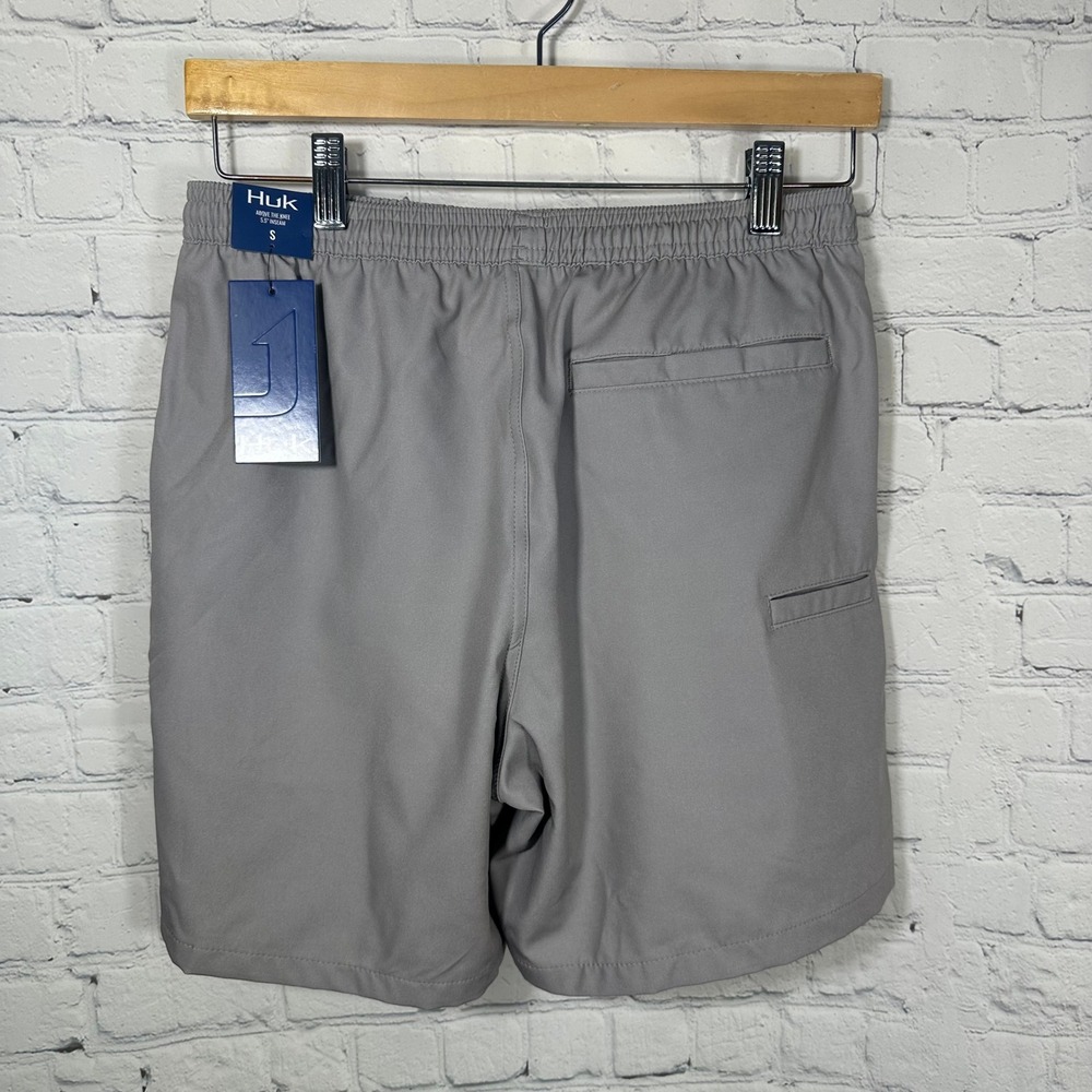 NEW Huk Mens Pursuit Volley Fishing Shorts‎ Gray 5.5 Inseam H2000132 Small